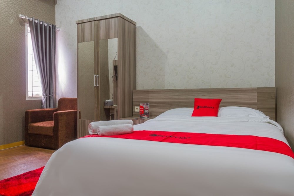 reddoorz plus near ipdn