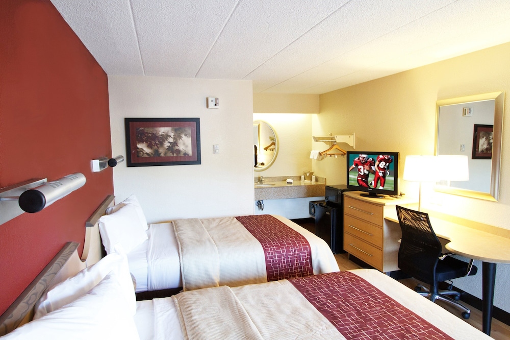 red roof inn allentown airport