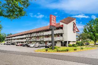 red roof inn allentown airport