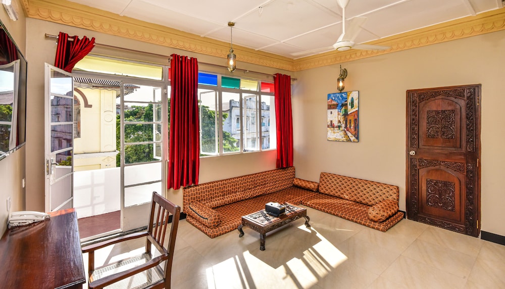 freddie mercury apartments