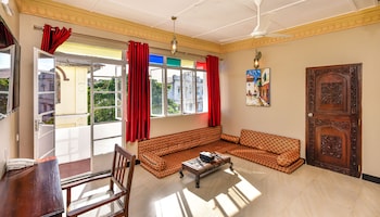 freddie mercury apartments