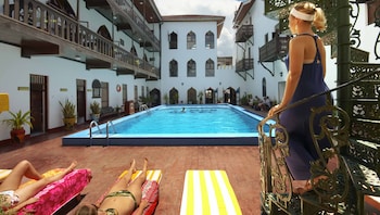 freddie mercury apartments