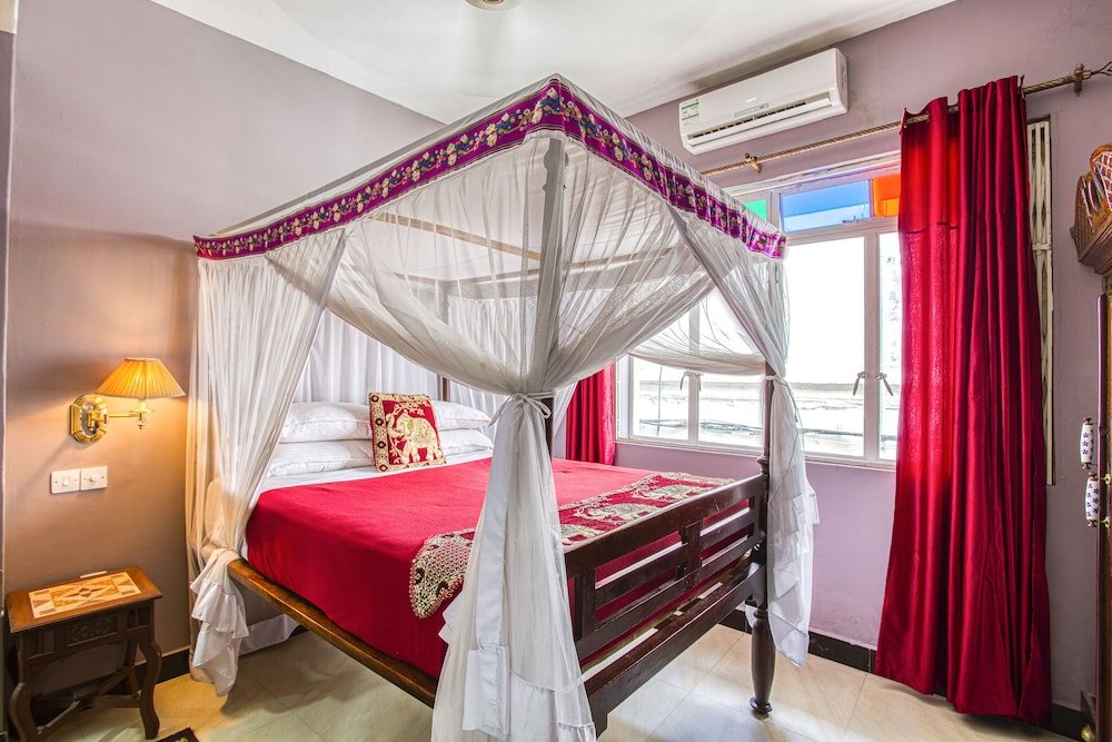 freddie mercury apartments