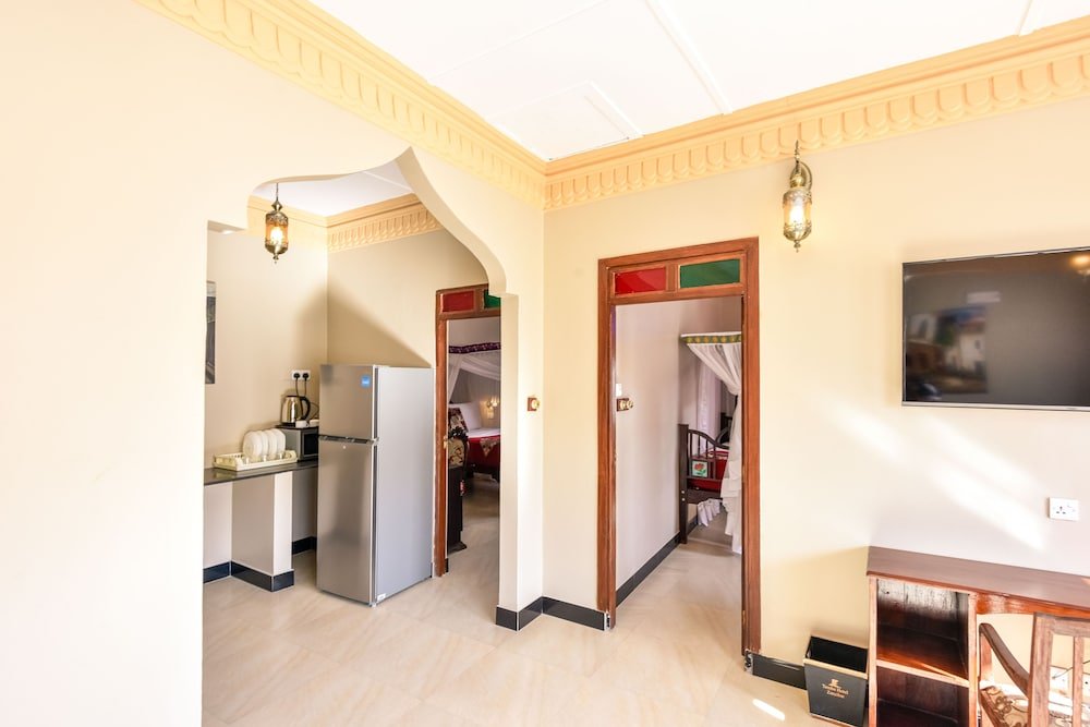 freddie mercury apartments