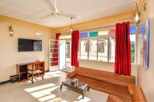 freddie mercury apartments