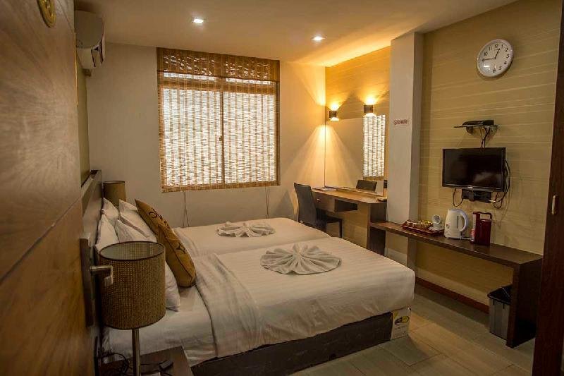 male city and airport