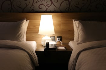 Kun Hotel Feng Chai,Taichung Airport>>Taichung,4 star