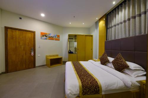 hotel h