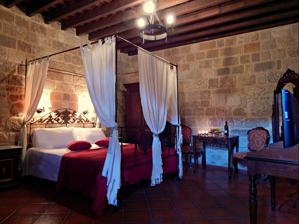 s nikolis historic boutique hotel