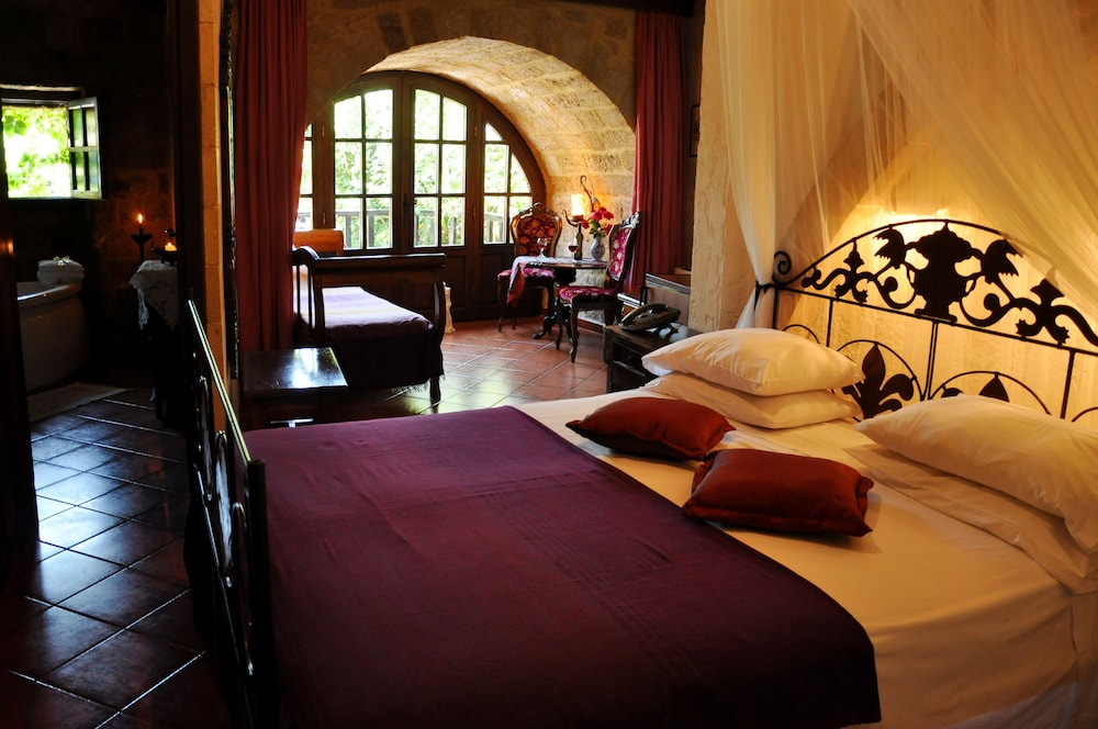 s nikolis historic boutique hotel
