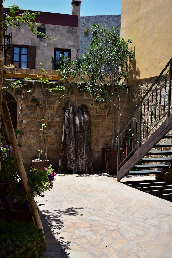 s nikolis historic boutique hotel