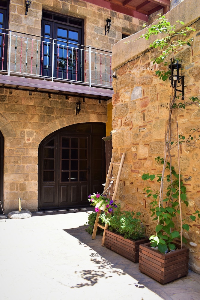 s nikolis historic boutique hotel