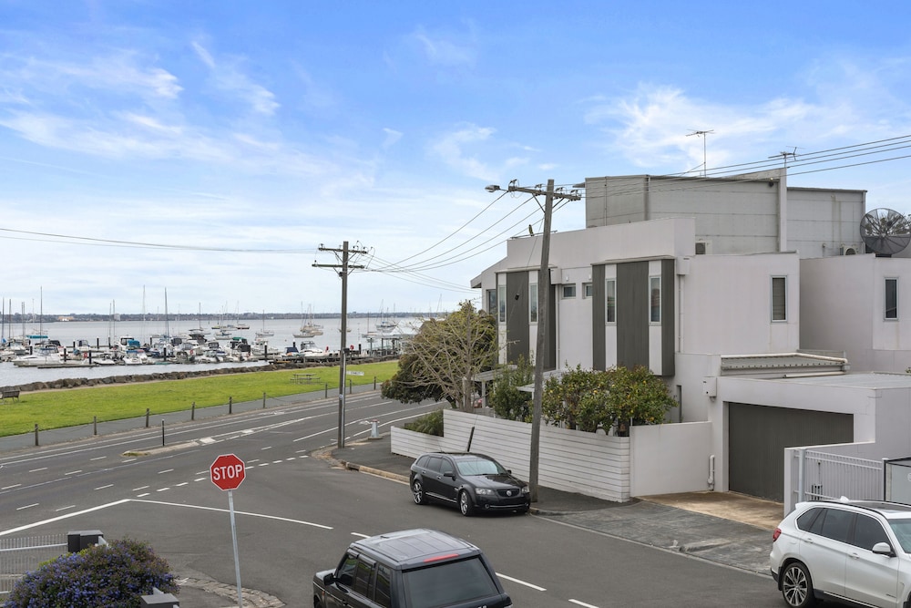 captains retreat apartments and cottages