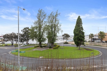 Captain's Retreat Apartments And Cottages,Port Phillip>>Melbourne,4 star