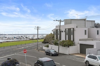 Captain's Retreat Apartments And Cottages,Port Phillip>>Melbourne,4 star