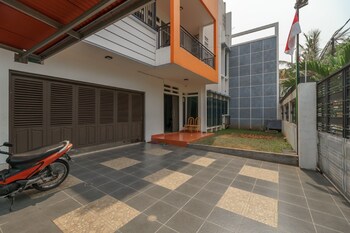 reddoorz tanjung duren