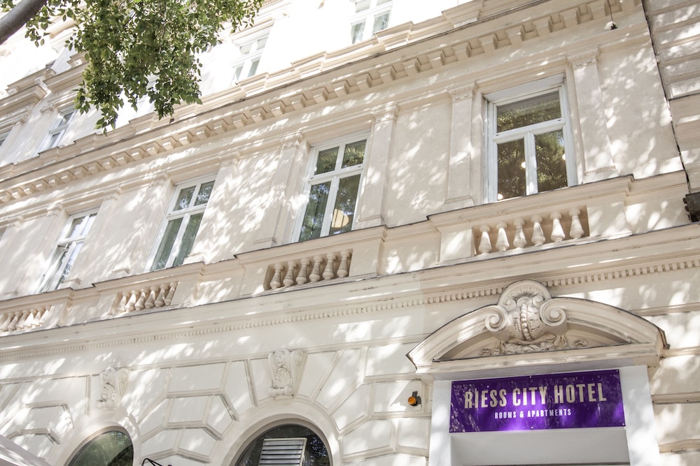 riess city rooms self check in