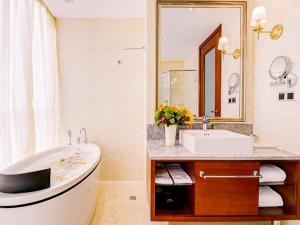 vienna hotel nanchang county chengbi lake