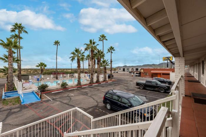 motel 6 eloy az casa grande