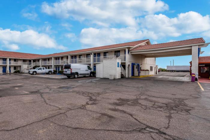 motel 6 eloy az casa grande