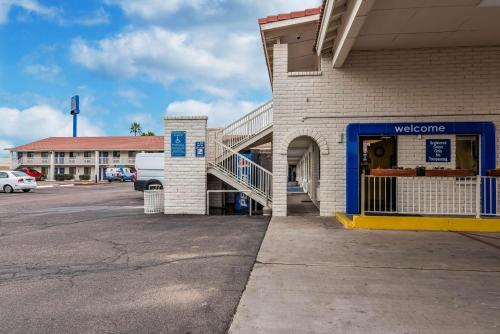 motel 6 eloy az casa grande
