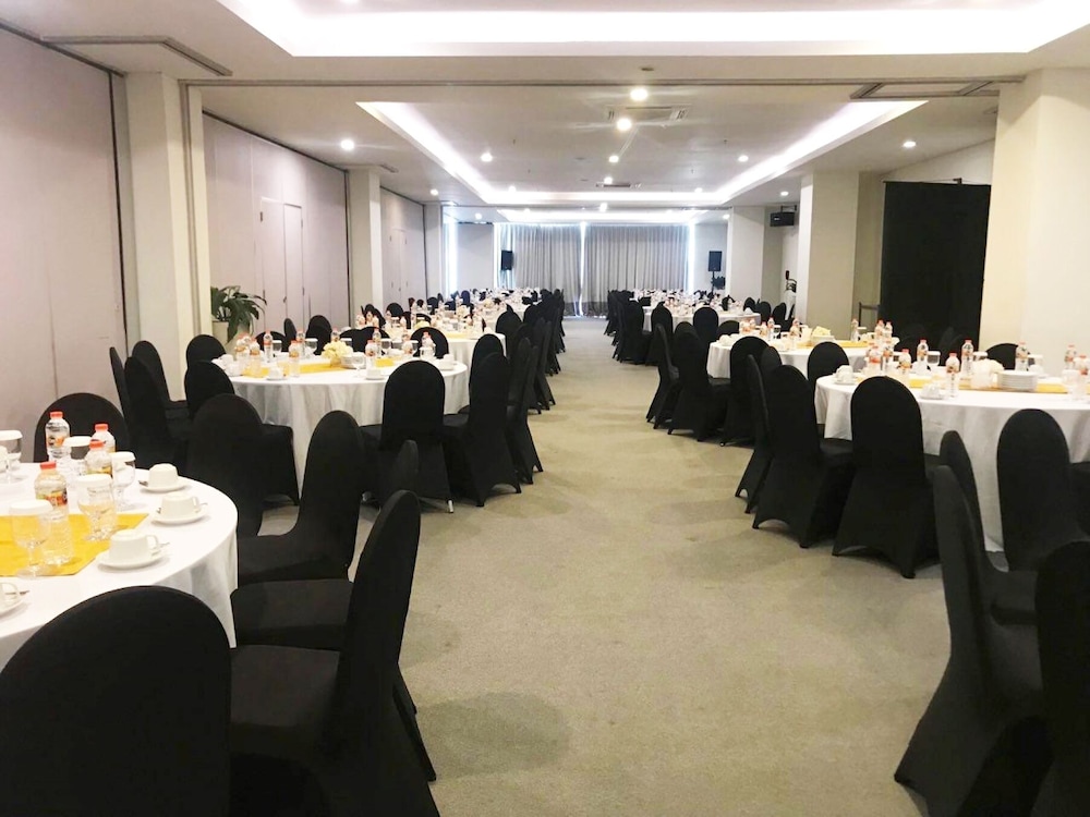 kyriad m hotel sorong