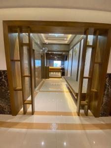 hotel bkc crown near trade centre visa consulate