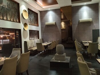 treebo trend indiana classic lalkothi
