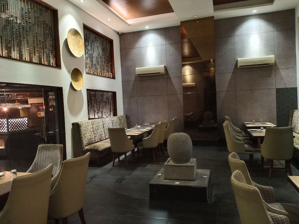 treebo trend indiana classic lalkothi