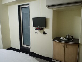 treebo trend indiana classic lalkothi