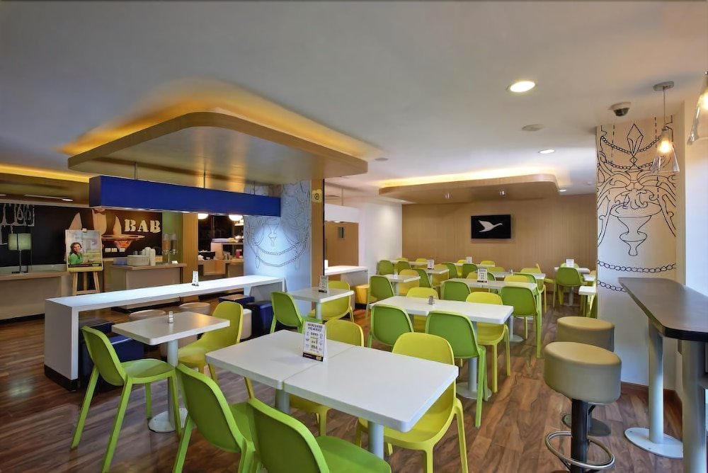 Holiday Inn Express Ahmdabad Prahlad Nagar By Ihg,Near Tapovan Circle,4 star