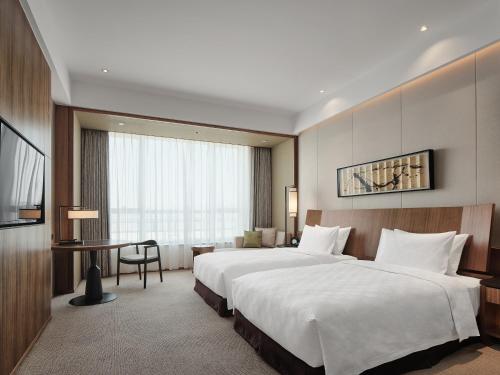 hualuxe ningbo harbor city an ihg hotel