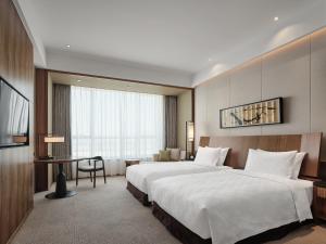 hualuxe ningbo harbor city an ihg hotel