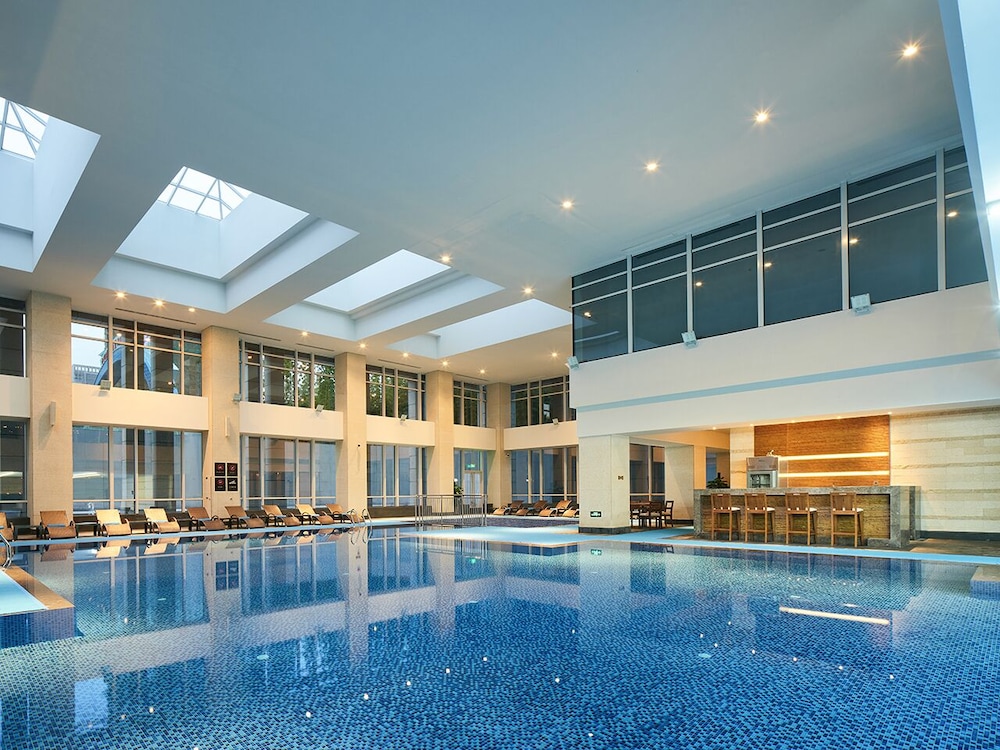 hualuxe ningbo harbor city an ihg hotel