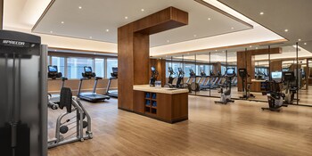 hualuxe ningbo harbor city an ihg hotel