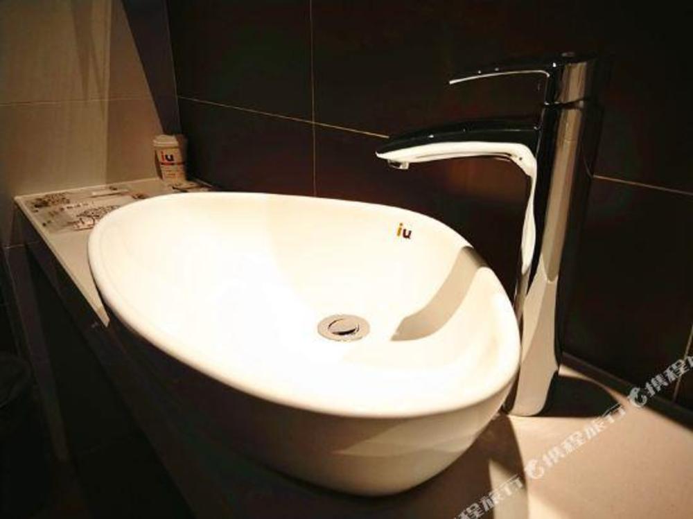 iu hotel suzhou dusu lake moon bay subway station