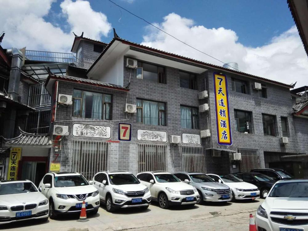 7days inn old town of lijiang the grand water wheel