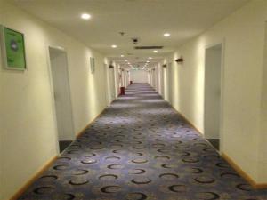 7days inn old town of lijiang the grand water wheel