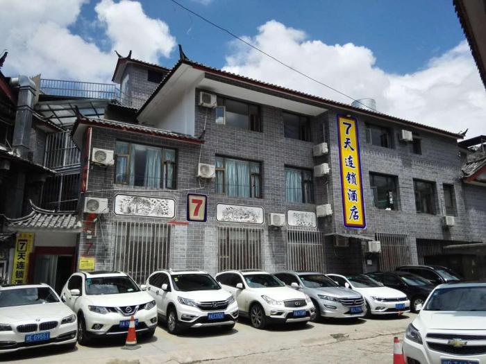 7days inn old town of lijiang the grand water wheel