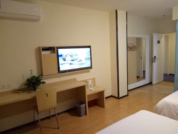 7days inn old town of lijiang the grand water wheel