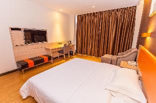 7 days premium yichang east railway station