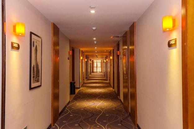 7 days premium yichang east railway station