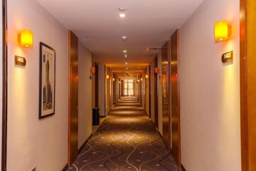 7 days premium yichang east railway station