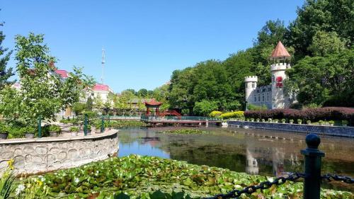 7 days premium beidaihe geziwo park