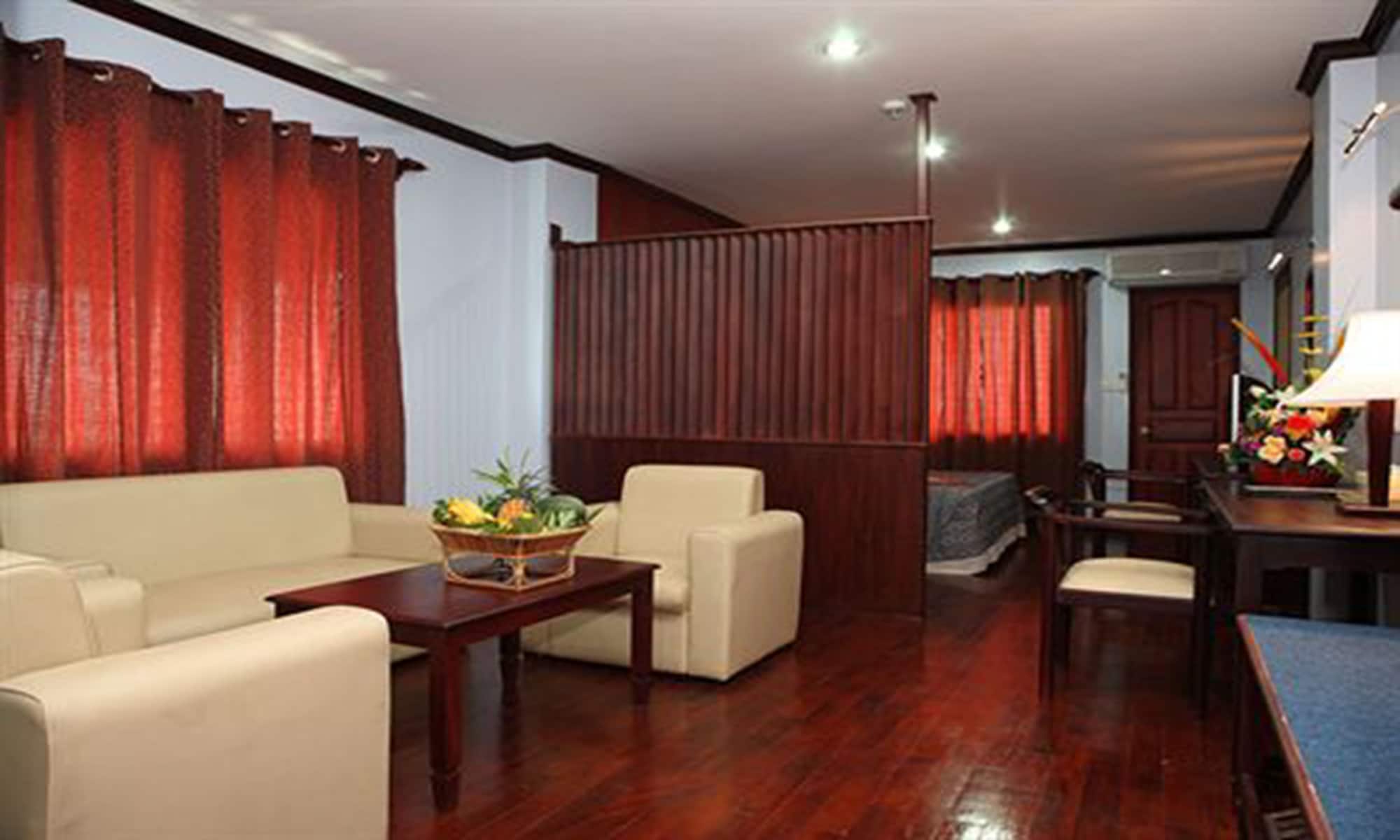 vansana riverside hotel