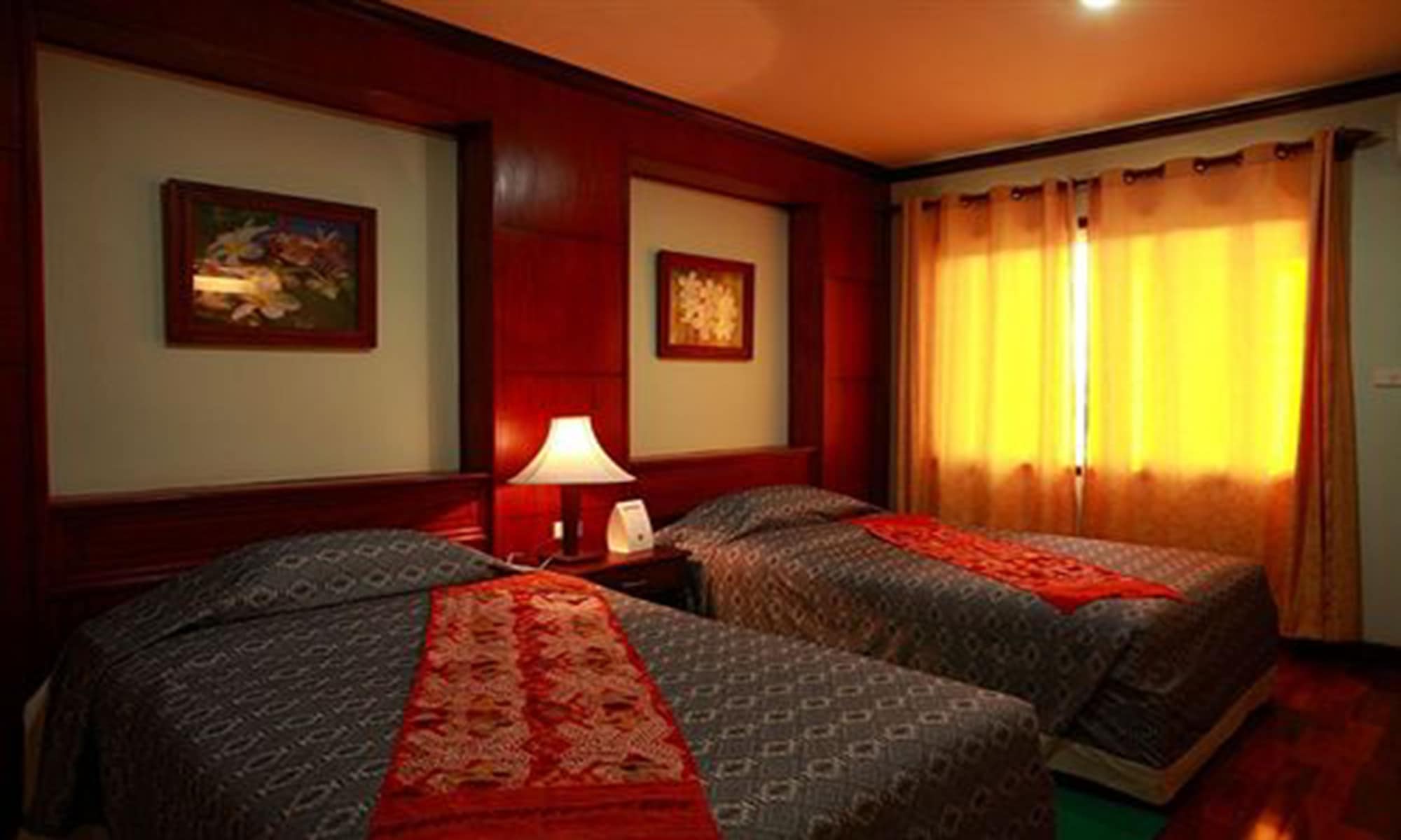 vansana riverside hotel