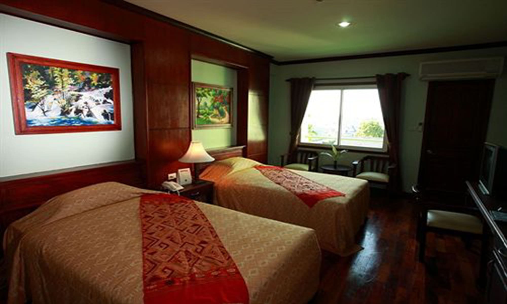 vansana riverside hotel