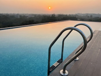 tulip arena hotel club event by sgl