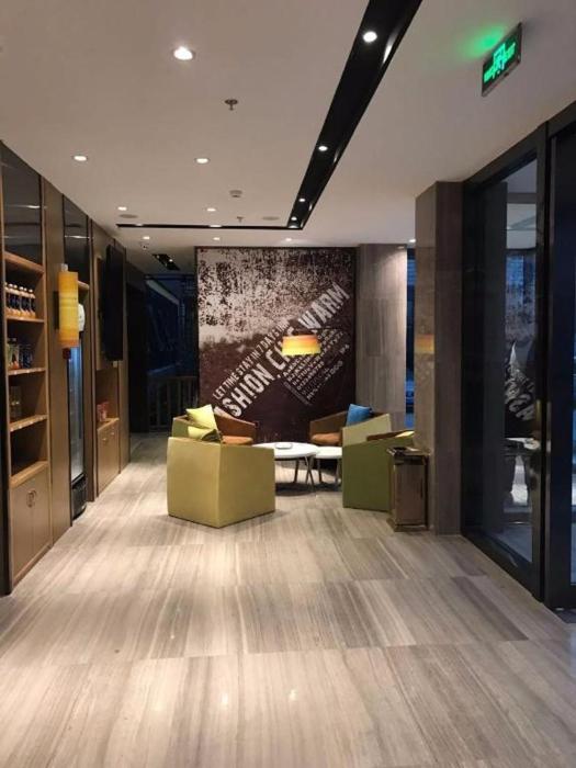 iu hotel kunming xichang road jinma bijifang