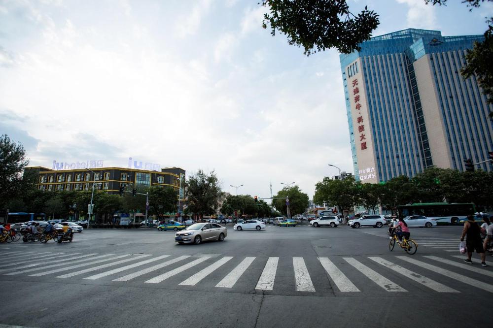 iu hotels yinchuan railway station